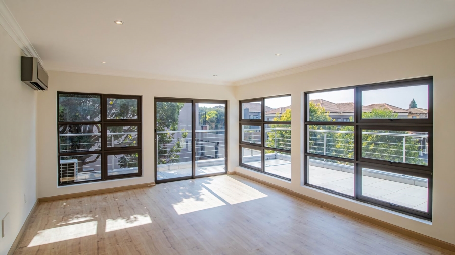 5 Bedroom Property for Sale in Aspen Hills Gauteng