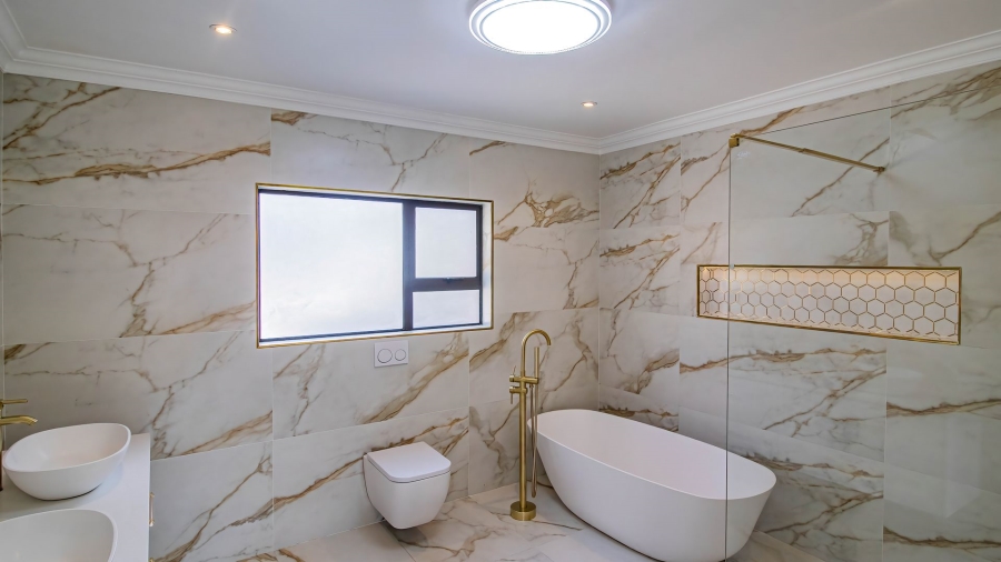 5 Bedroom Property for Sale in Aspen Hills Gauteng