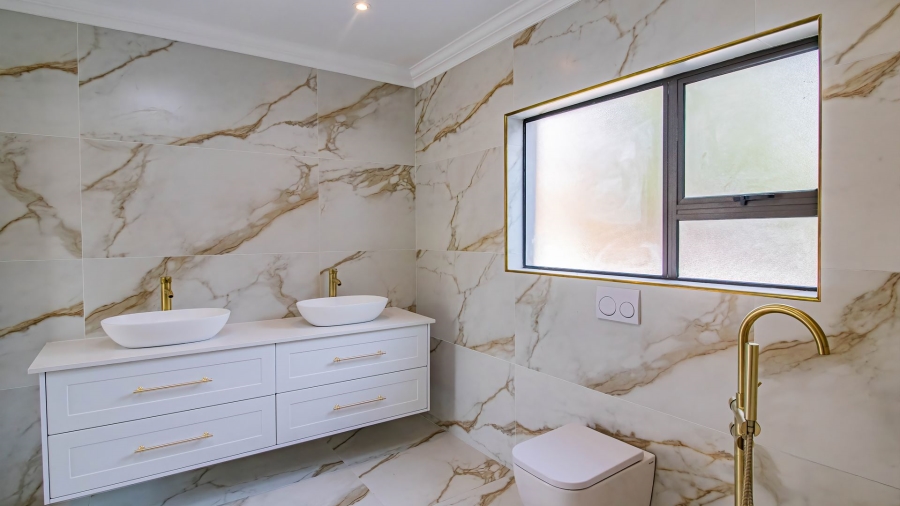 5 Bedroom Property for Sale in Aspen Hills Gauteng