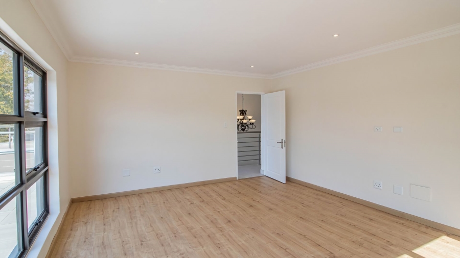 5 Bedroom Property for Sale in Aspen Hills Gauteng