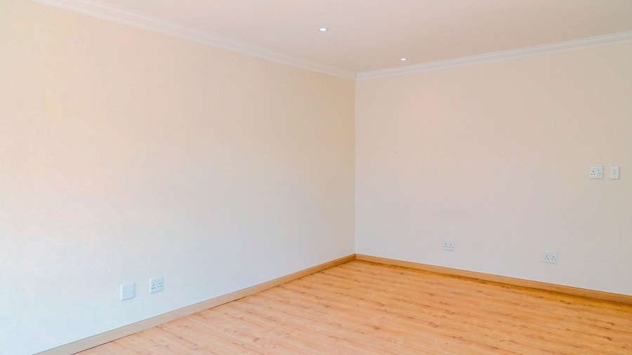 5 Bedroom Property for Sale in Aspen Hills Gauteng