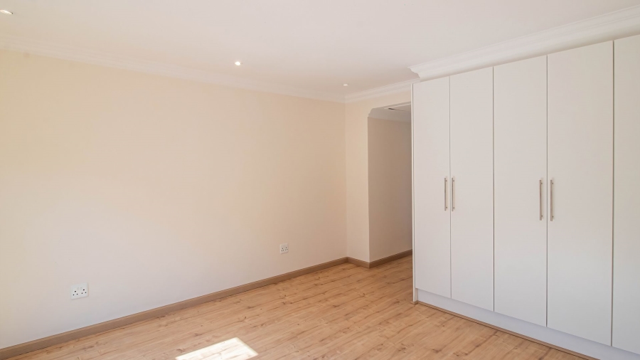5 Bedroom Property for Sale in Aspen Hills Gauteng