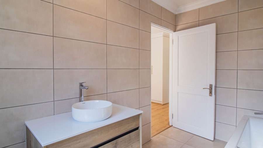 5 Bedroom Property for Sale in Aspen Hills Gauteng