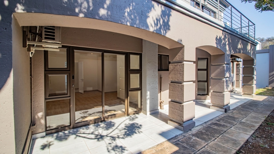 5 Bedroom Property for Sale in Aspen Hills Gauteng