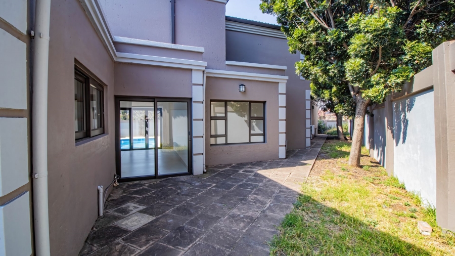 5 Bedroom Property for Sale in Aspen Hills Gauteng
