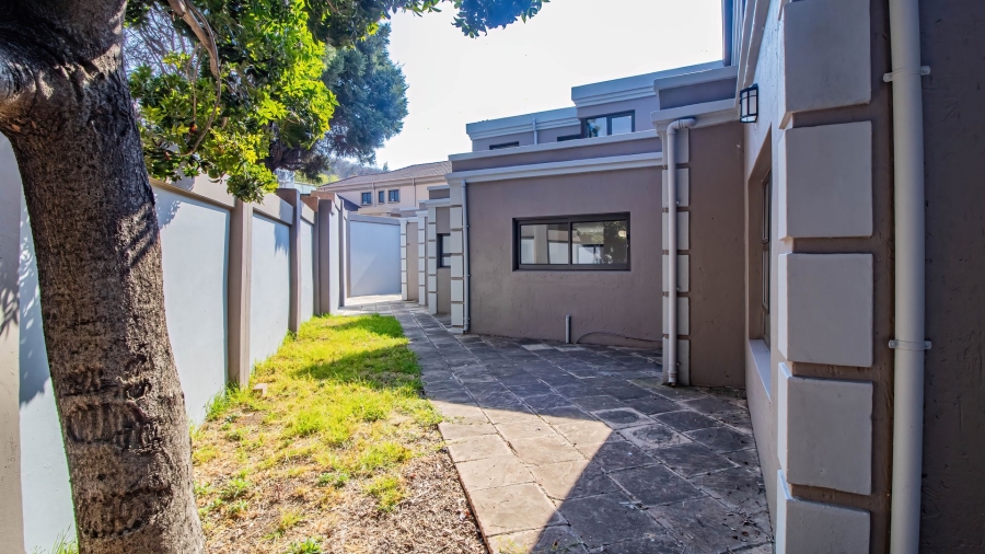 5 Bedroom Property for Sale in Aspen Hills Gauteng