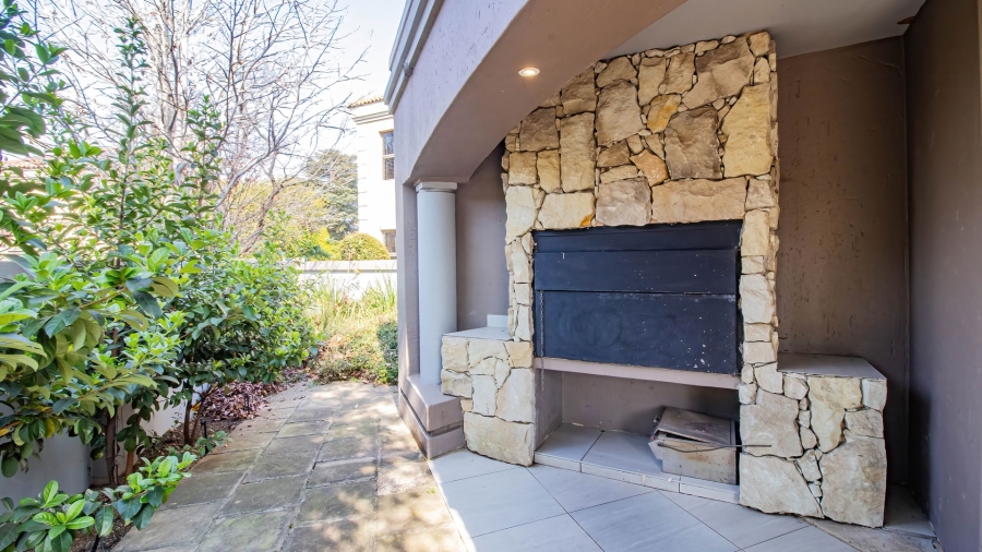 5 Bedroom Property for Sale in Aspen Hills Gauteng