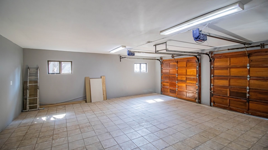 5 Bedroom Property for Sale in Aspen Hills Gauteng
