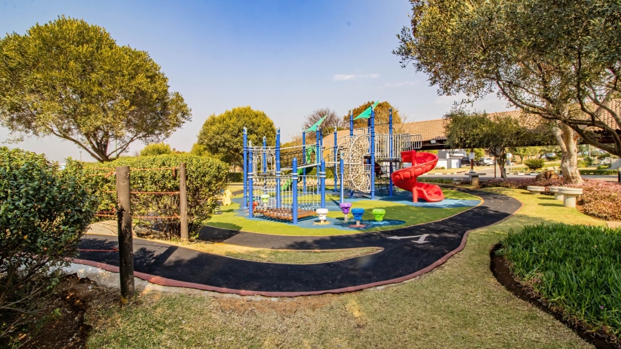 5 Bedroom Property for Sale in Aspen Hills Gauteng