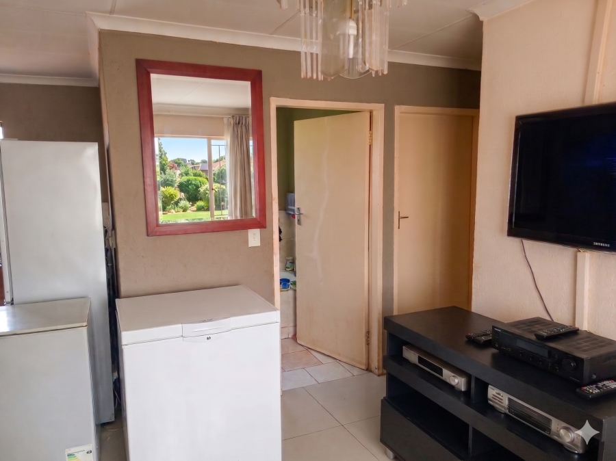 2 Bedroom Property for Sale in Lakeside Gauteng
