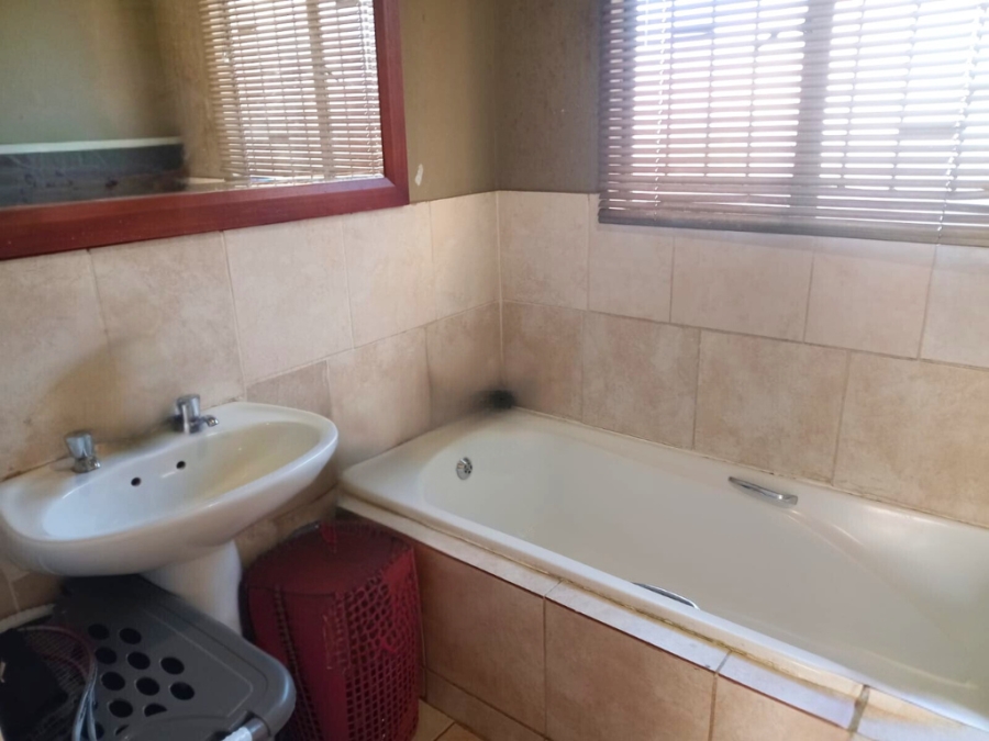 2 Bedroom Property for Sale in Lakeside Gauteng