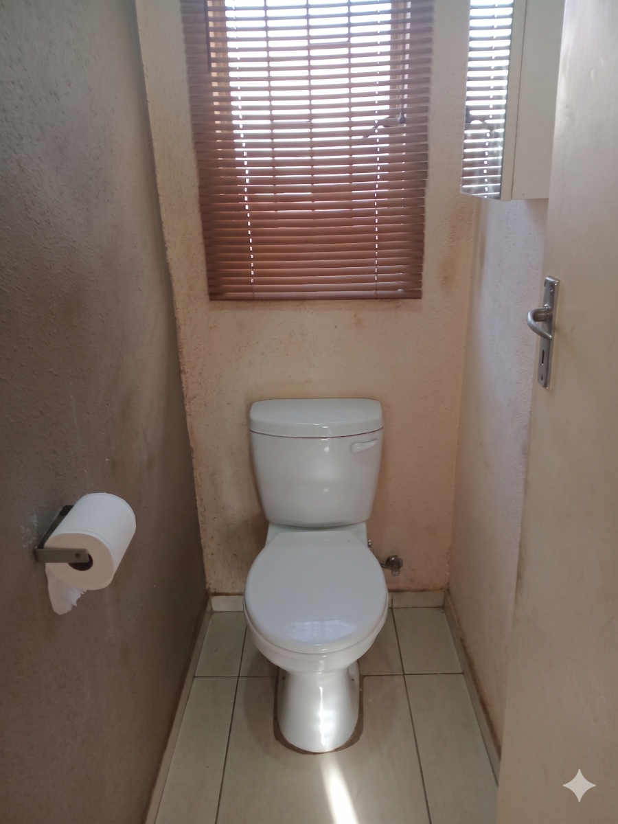 2 Bedroom Property for Sale in Lakeside Gauteng