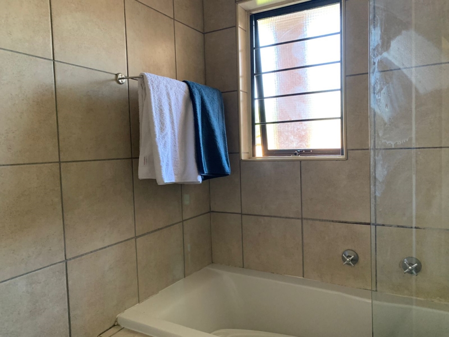 To Let 2 Bedroom Property for Rent in Olympus AH Gauteng