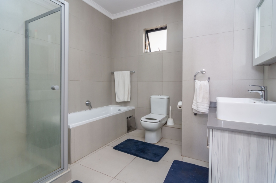 2 Bedroom Property for Sale in Erand Gardens Gauteng