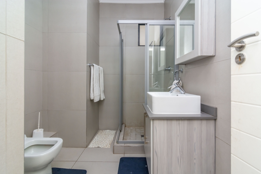2 Bedroom Property for Sale in Erand Gardens Gauteng