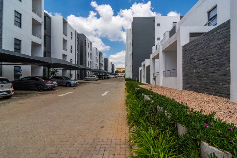 2 Bedroom Property for Sale in Erand Gardens Gauteng