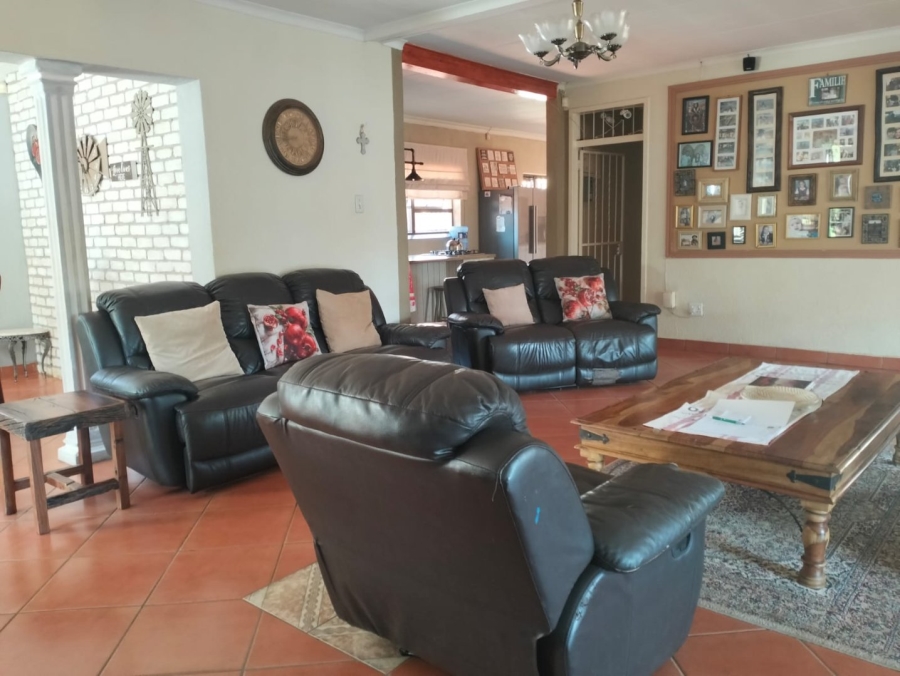4 Bedroom Property for Sale in Helikonpark Gauteng