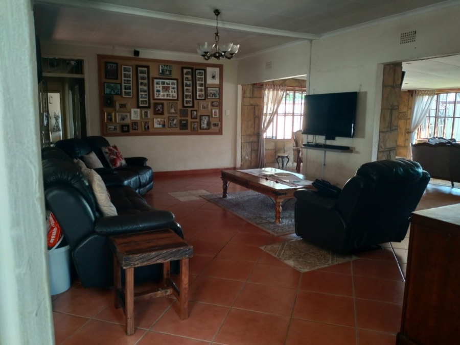 4 Bedroom Property for Sale in Helikonpark Gauteng