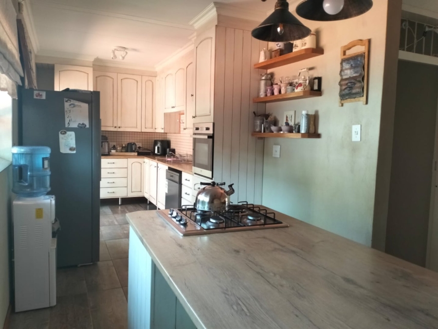 4 Bedroom Property for Sale in Helikonpark Gauteng