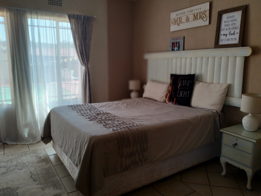 4 Bedroom Property for Sale in Helikonpark Gauteng