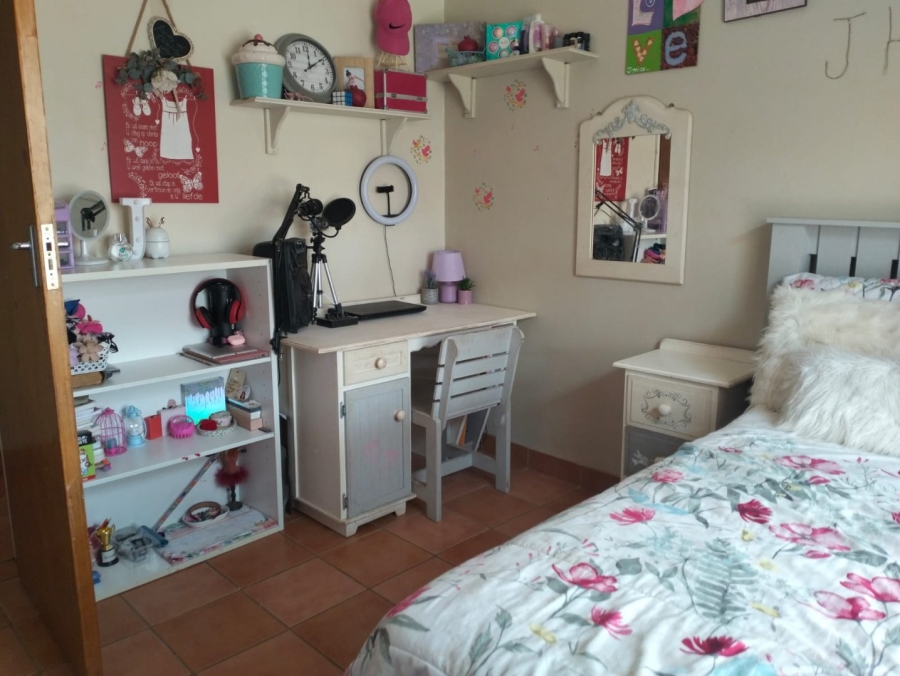 4 Bedroom Property for Sale in Helikonpark Gauteng