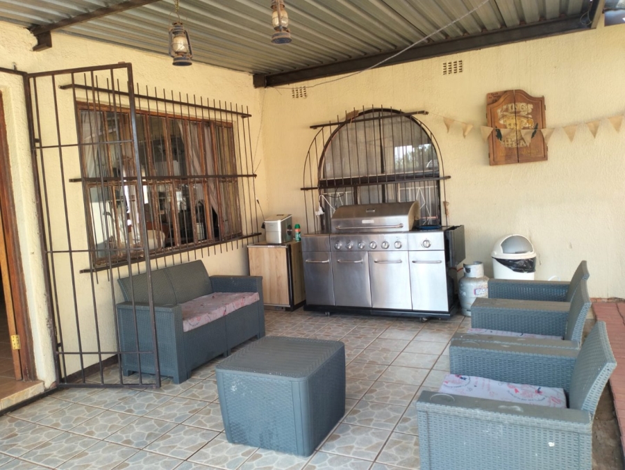 4 Bedroom Property for Sale in Helikonpark Gauteng