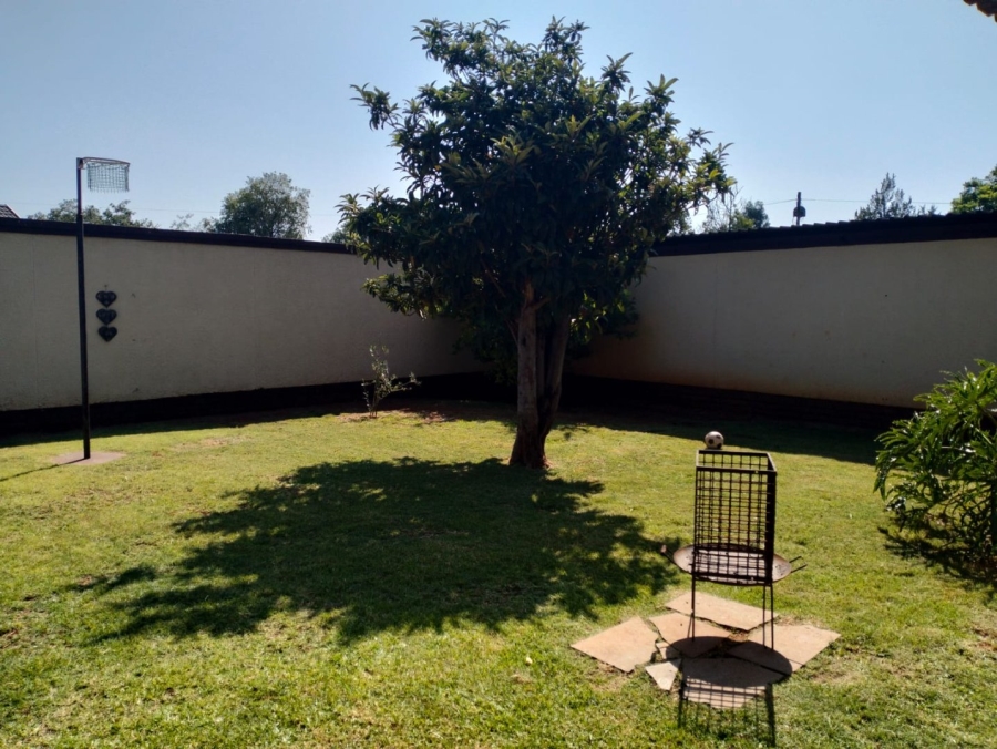 4 Bedroom Property for Sale in Helikonpark Gauteng