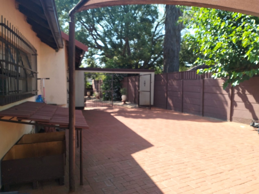 4 Bedroom Property for Sale in Helikonpark Gauteng