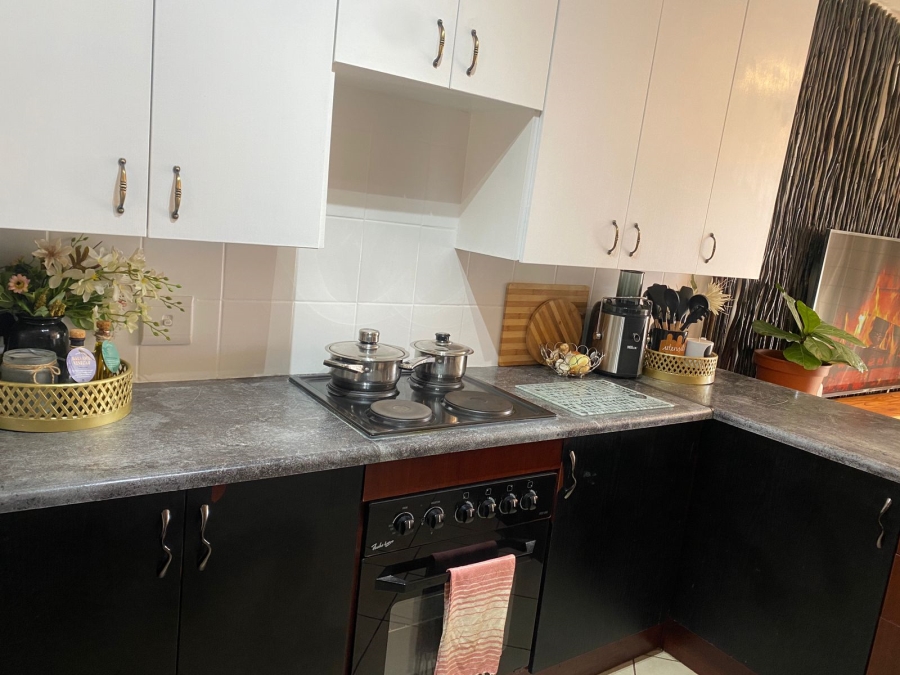 2 Bedroom Property for Sale in Honeydew Gauteng