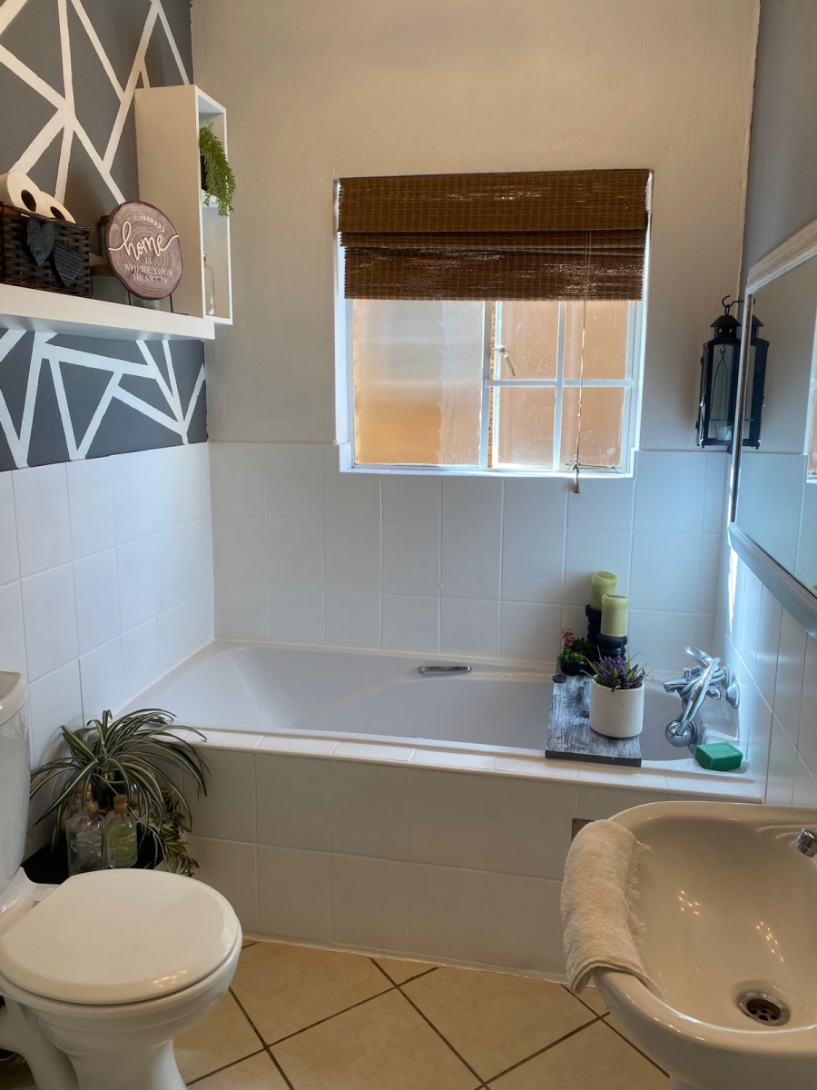 2 Bedroom Property for Sale in Honeydew Gauteng