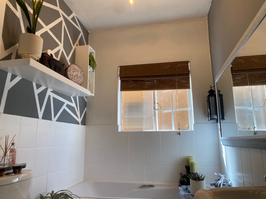 2 Bedroom Property for Sale in Honeydew Gauteng