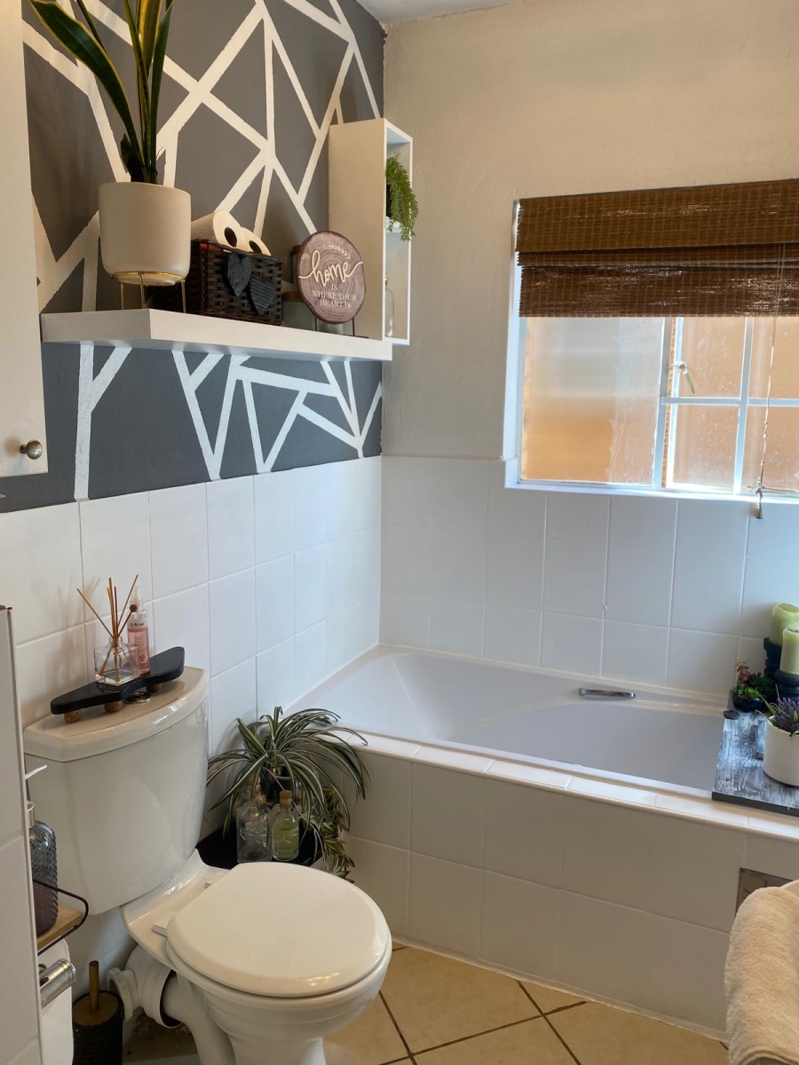 2 Bedroom Property for Sale in Honeydew Gauteng