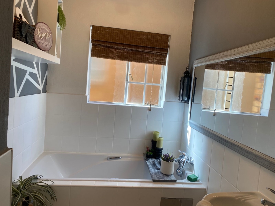 2 Bedroom Property for Sale in Honeydew Gauteng