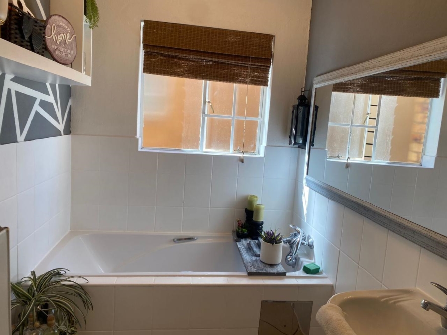 2 Bedroom Property for Sale in Honeydew Gauteng