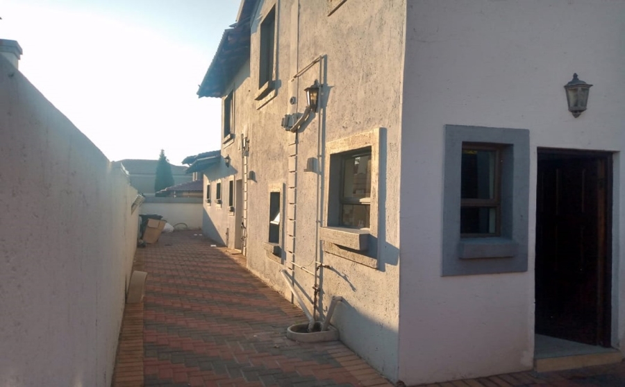4 Bedroom Property for Sale in Sonneveld Gauteng