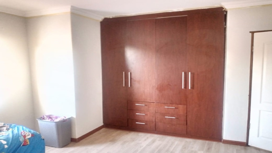 4 Bedroom Property for Sale in Sonneveld Gauteng
