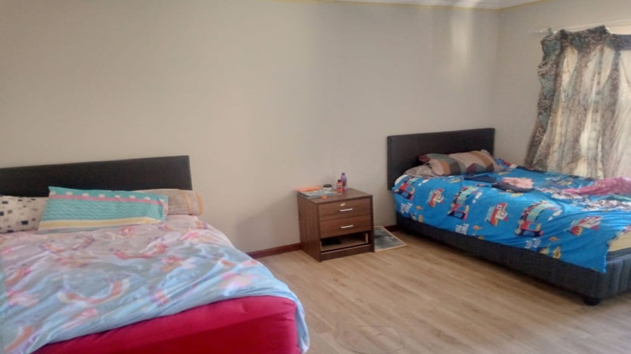 4 Bedroom Property for Sale in Sonneveld Gauteng