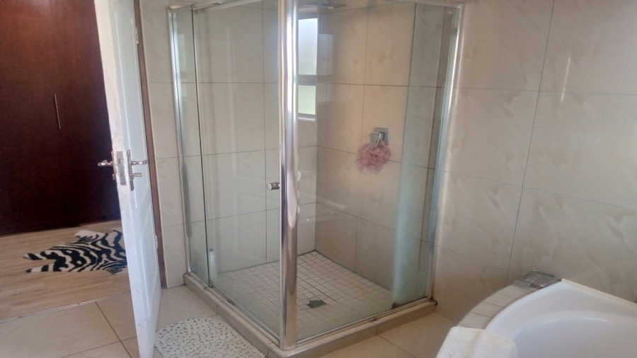 4 Bedroom Property for Sale in Sonneveld Gauteng