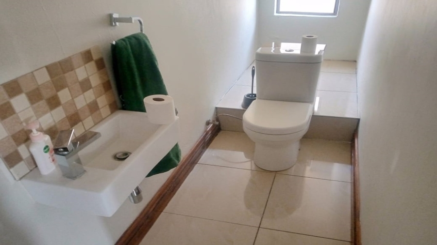 4 Bedroom Property for Sale in Sonneveld Gauteng