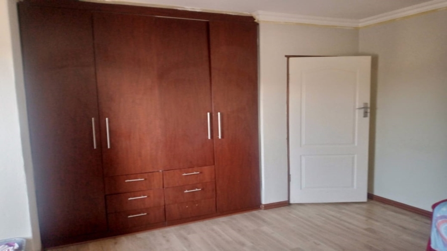 4 Bedroom Property for Sale in Sonneveld Gauteng