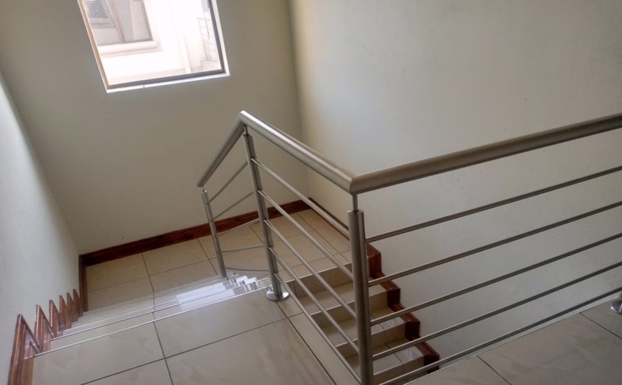4 Bedroom Property for Sale in Sonneveld Gauteng
