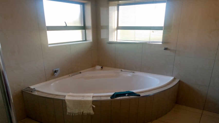 4 Bedroom Property for Sale in Sonneveld Gauteng