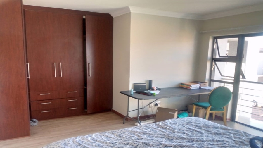 4 Bedroom Property for Sale in Sonneveld Gauteng