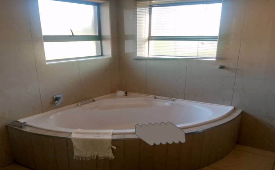 4 Bedroom Property for Sale in Sonneveld Gauteng
