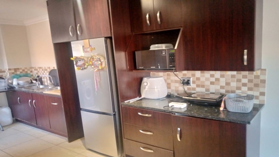 4 Bedroom Property for Sale in Sonneveld Gauteng