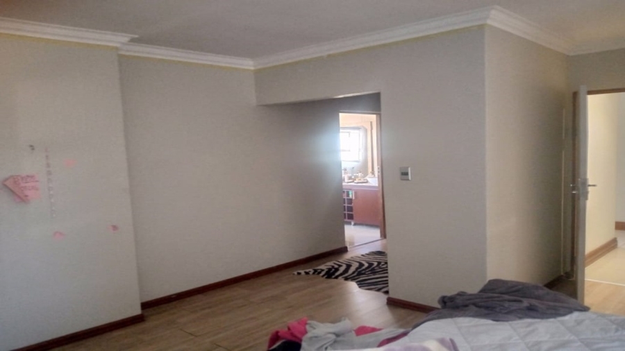 4 Bedroom Property for Sale in Sonneveld Gauteng