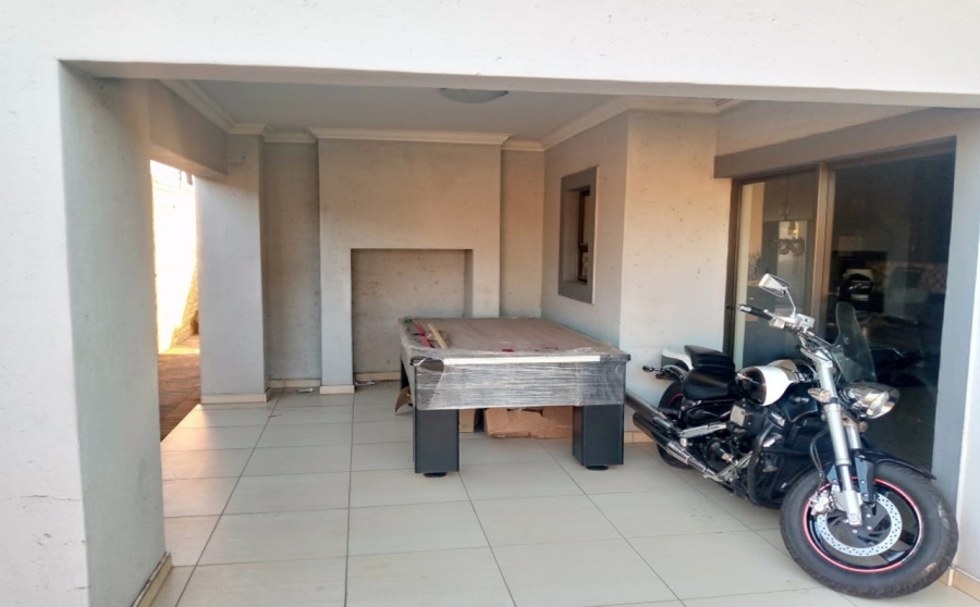 4 Bedroom Property for Sale in Sonneveld Gauteng