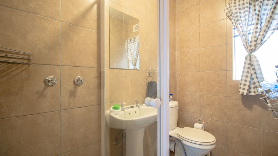 1 Bedroom Property for Sale in Erand Gardens Gauteng
