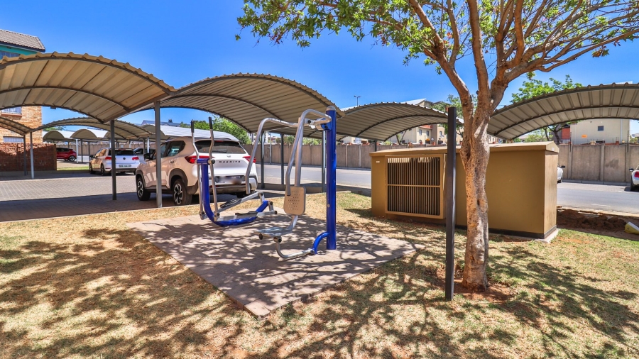 1 Bedroom Property for Sale in Erand Gardens Gauteng