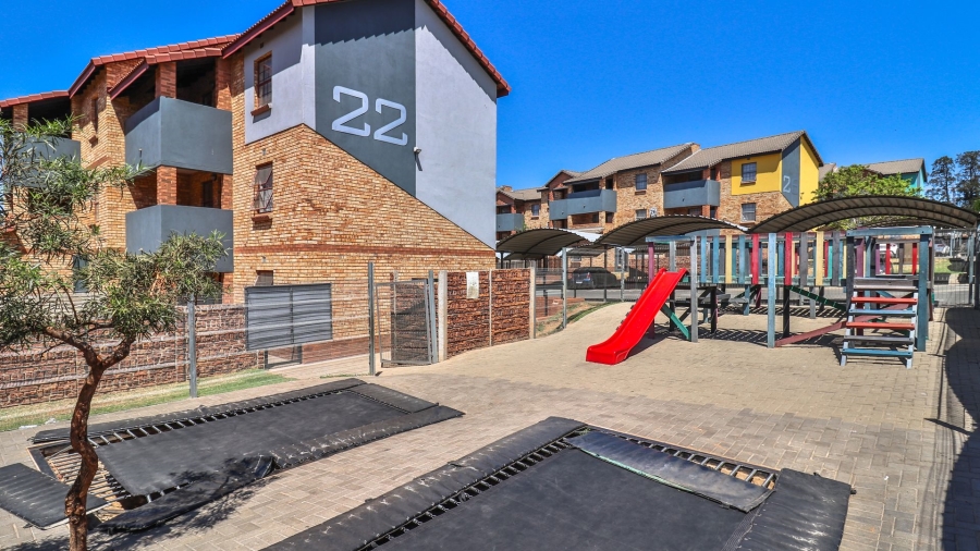 1 Bedroom Property for Sale in Erand Gardens Gauteng